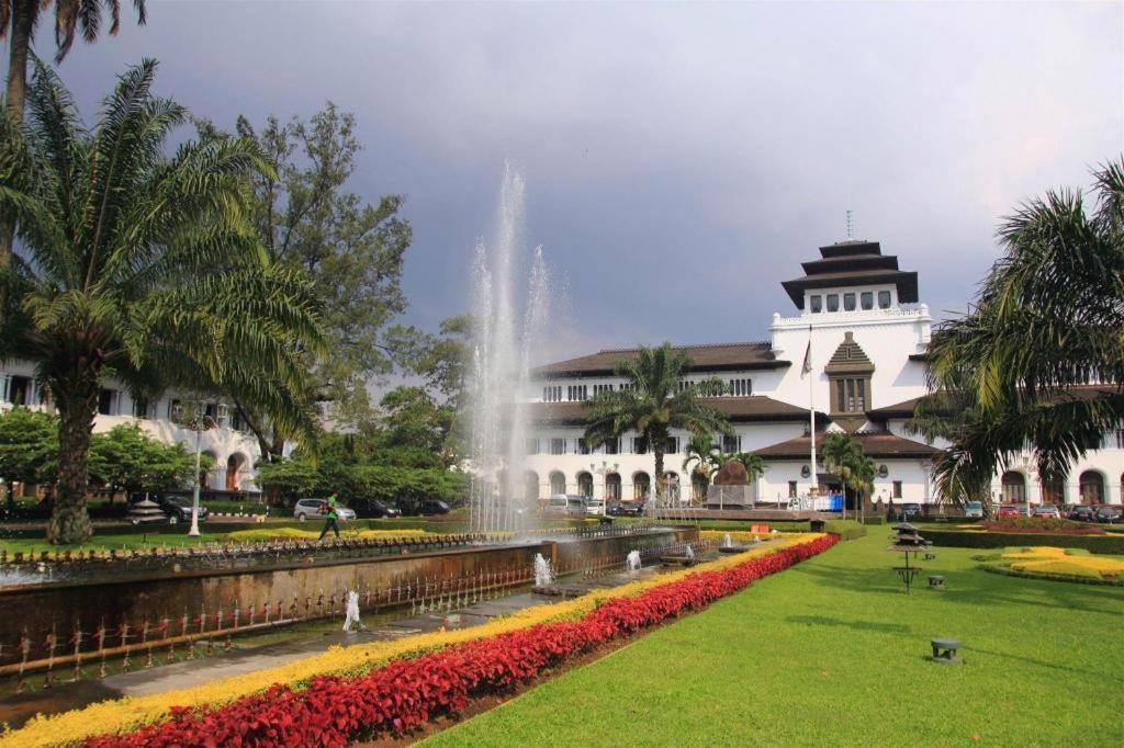 Gania Hotel Bandung Exteriör bild